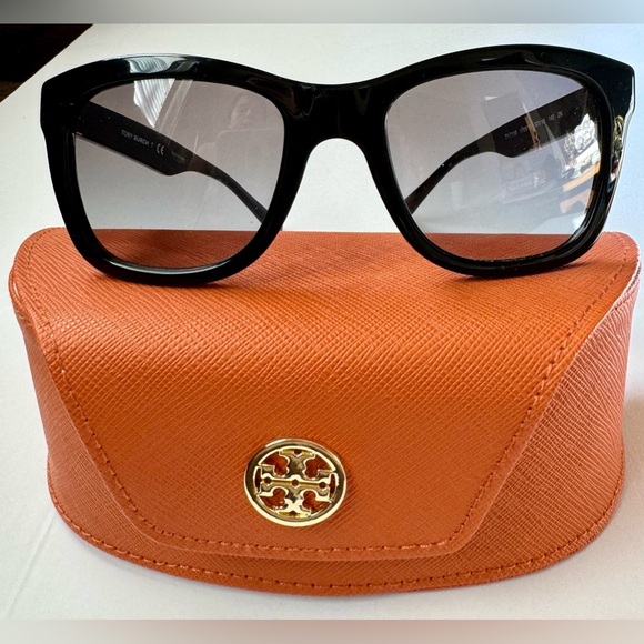 Tory Burch Sunglasses - Picture 4 of 8